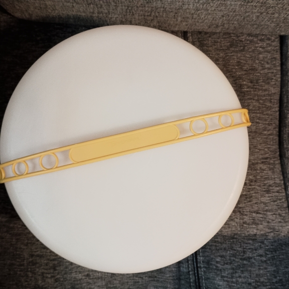 Vintage Tupperware Round Cake Carrier - Picture 6 of 15